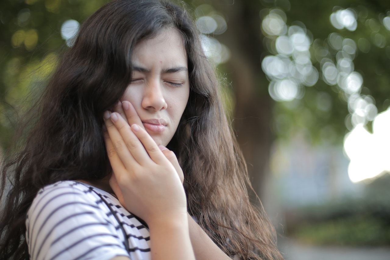pexels-andrea-piacquadio-3808804 dental emergency care
